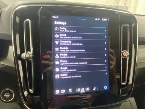 Certified 2025 Volvo XC40 B5 Ultra w/ Protection Package Premier image 22