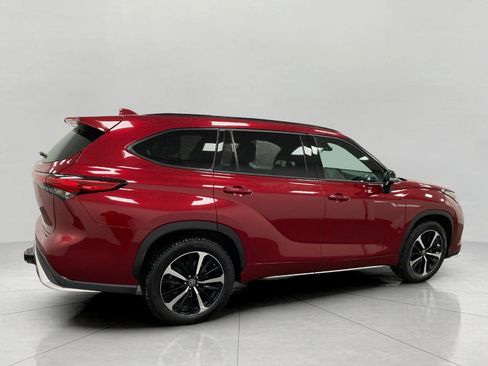 Used 2021 Toyota Highlander XSE image 3
