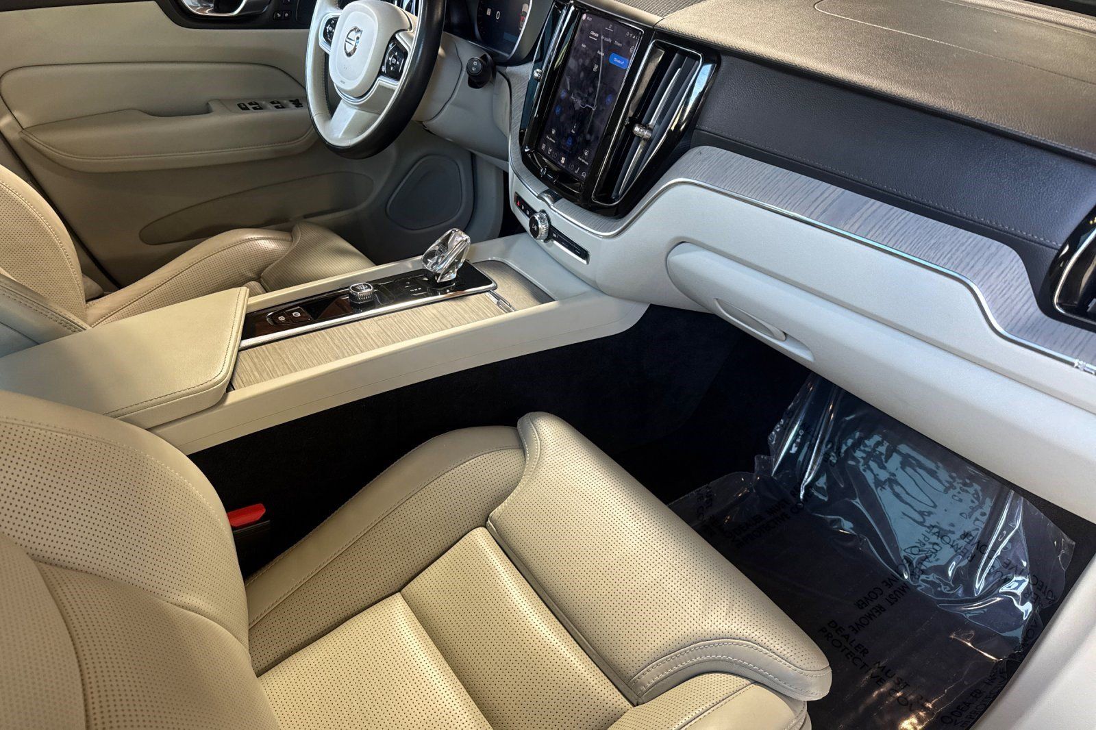 Used 2023 Volvo XC60 B5 Ultimate w/ Protection Package Premier FWD image 35