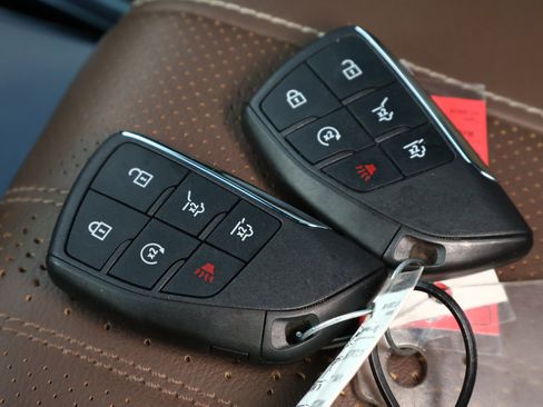 Certified 2025 Chevrolet Suburban High Country image 36