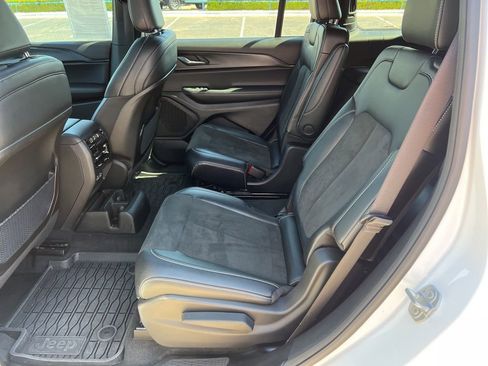 Used 2025 Jeep Grand Cherokee L Altitude RWD image 9