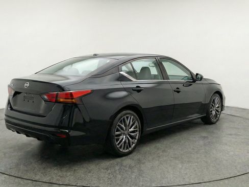 Used 2025 Nissan Altima 2.5 SV FWD image 9