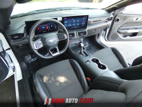 Used 2024 Ford Mustang Convertible RWD image 23