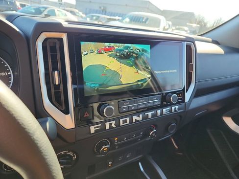 Certified 2025 Nissan Frontier SV image 17