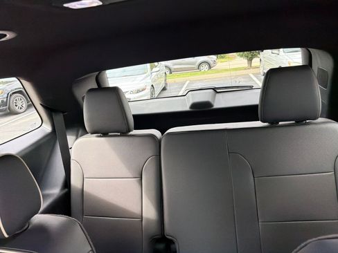 Used 2023 Chevrolet Traverse Premier AWD/4WD image 30