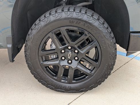 Used 2025 Chevrolet Silverado 1500 LT Trail Boss w/ Convenience Package II AWD/4WD image 31