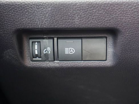 Used 2025 Toyota RAV4 XLE FWD image 18