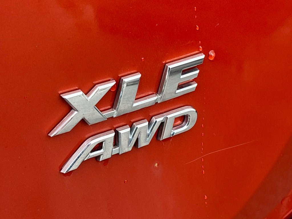 Used 2016 Toyota RAV4 XLE AWD/4WD image 17