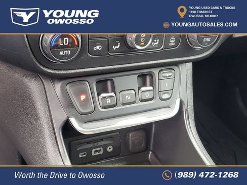 Used 2019 GMC Terrain SLE w/ Driver Convenience Package FWD image 18
