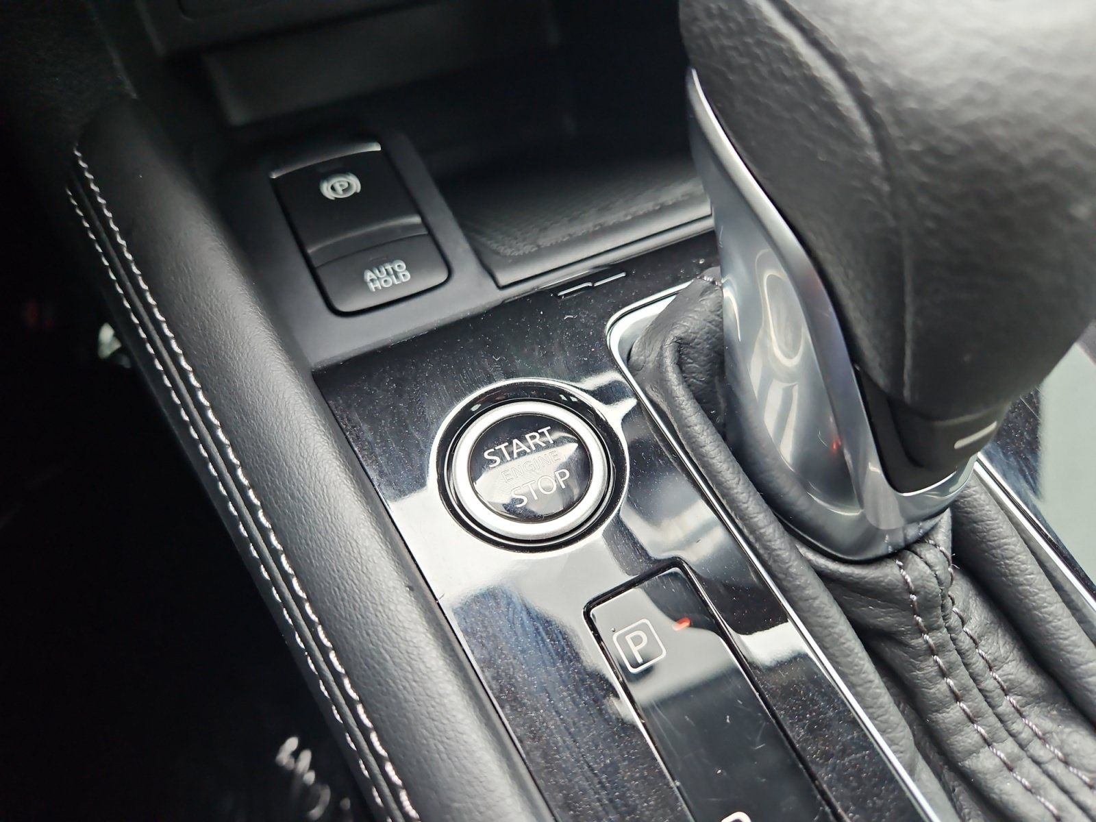 Used 2023 Nissan Kicks SR w/ SR Premium Package FWD image 22