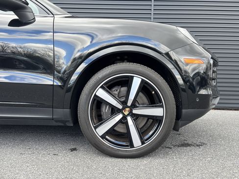 Certified 2024 Porsche Cayenne Coupe image 9