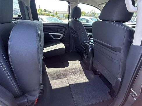 Used 2017 Nissan Titan SV RWD image 13