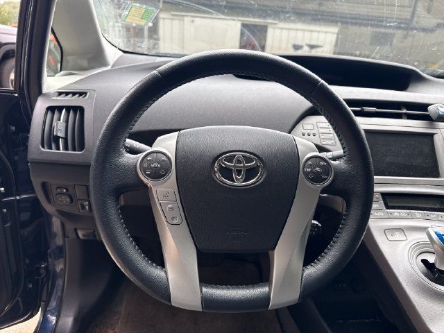 Used 2015 Toyota Prius Four w/ Deluxe Solar Roof Package FWD image 16