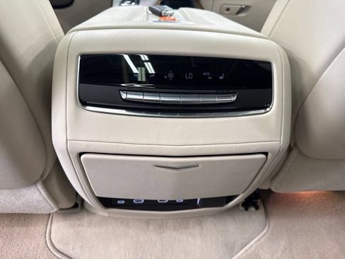 Used 2024 Cadillac Escalade Sport Platinum w/ LPO, ONYX Package AWD/4WD image 19