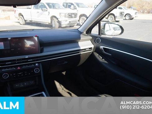 Used 2025 Hyundai Sonata SEL FWD image 17