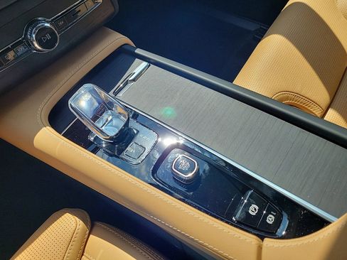 New 2024 Volvo XC90 T8 Ultimate w/ Protection Package Premier image 16