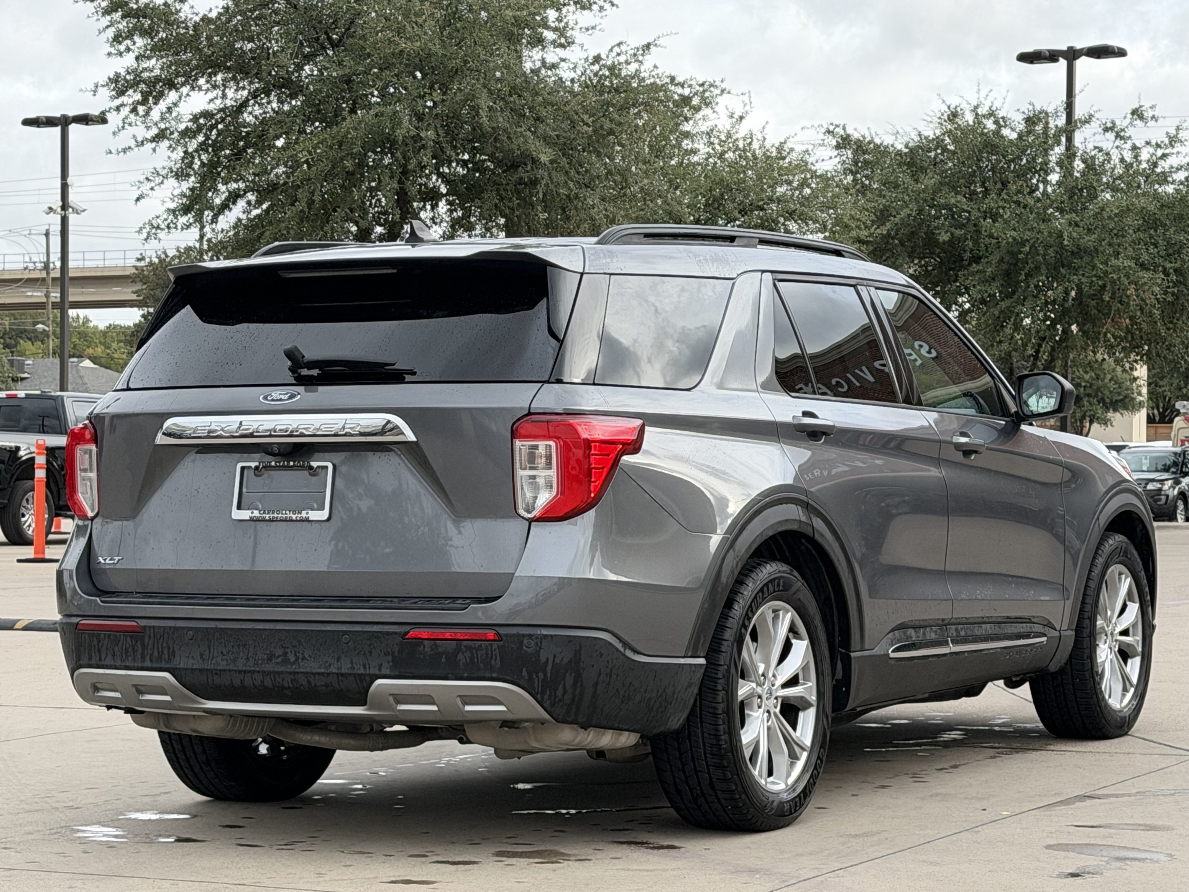Used 2021 Ford Explorer XLT w/ Equipment Group 202A RWD image 4