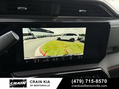 Used 2024 GMC Sierra 2500 AT4 w/ AT4 Premium Plus Package AWD/4WD image 16