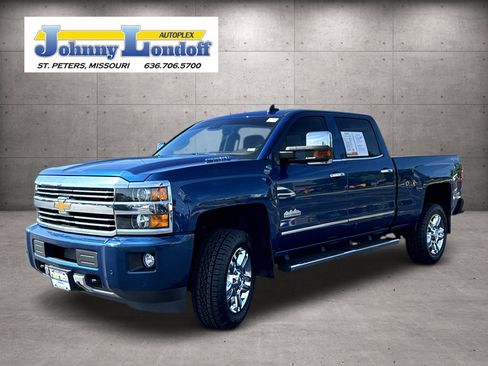 Used 2016 Chevrolet Silverado 2500 High Country w/ Duramax Plus Package AWD/4WD image 4