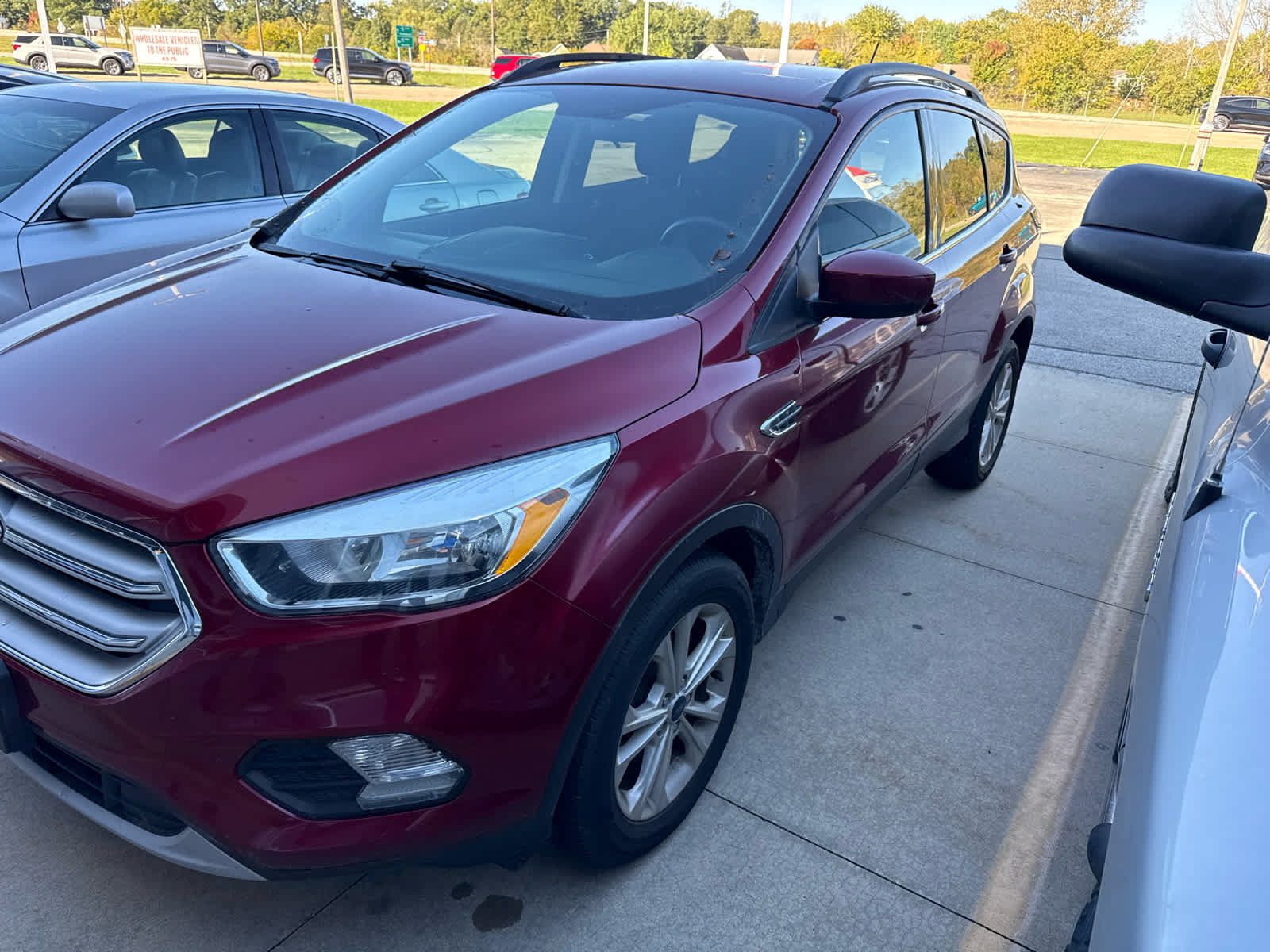Used 2018 Ford Escape SE w/ SE Sync 3 Package FWD image 3