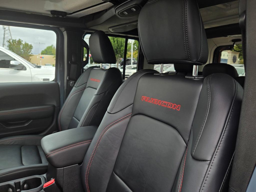 Used 2024 Jeep Wrangler Unlimited Rubicon w/ Convenience Group AWD/4WD image 19
