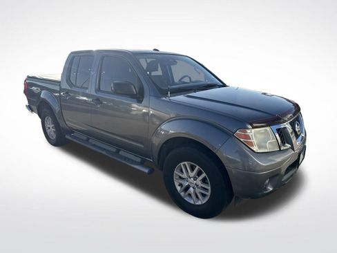 Used 2016 Nissan Frontier SV RWD image 2