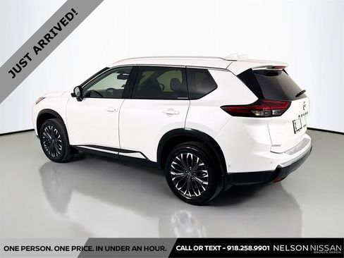 Certified 2025 Nissan Rogue Platinum w/ Tech Package image 7