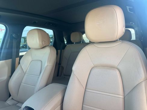 Certified 2023 Porsche Cayenne Base image 5