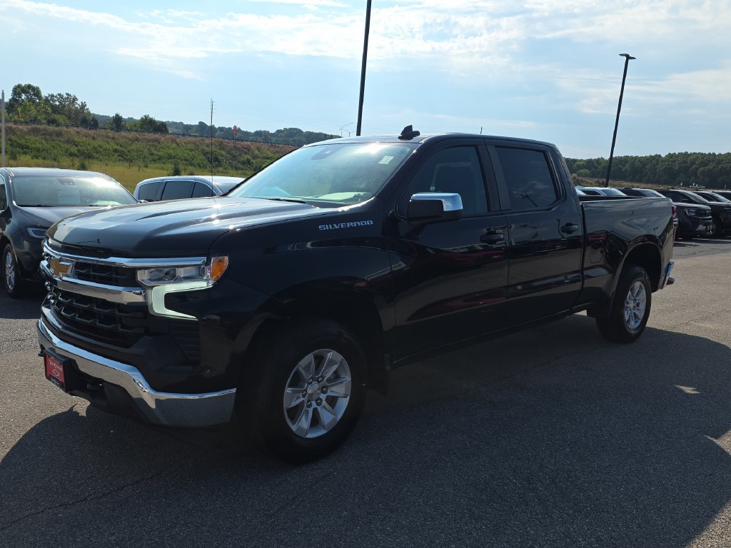 Used 2023 Chevrolet Silverado 1500 LT w/ Protection Package AWD/4WD image 4