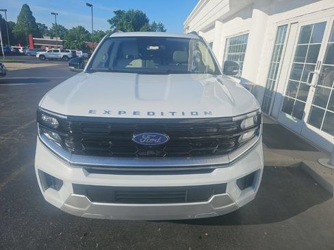 Used 2025 Ford Expedition Max Platinum AWD/4WD image 3