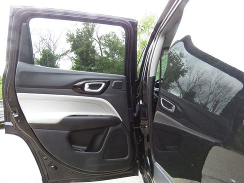 Used 2022 Jeep Compass Limited w/ Sun and Sound Group AWD/4WD image 18