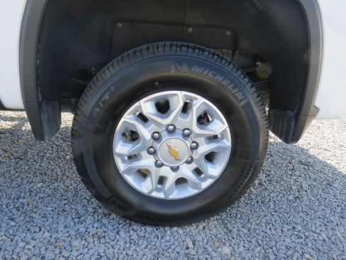 Used 2025 Chevrolet Silverado 2500 LT AWD/4WD image 11