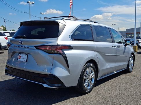 Certified 2023 Toyota Sienna XSE image 8