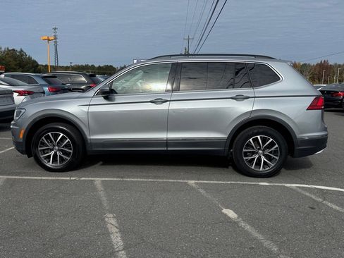 Used 2020 Volkswagen Tiguan SE w/ Panoramic Sunroof Package image 7