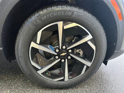 New 2026 Chevrolet Equinox EV LT image 9