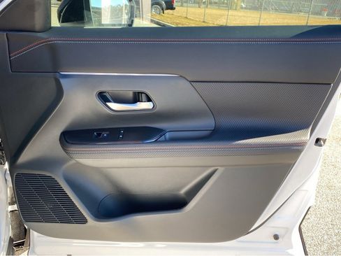 New 2026 Nissan Kicks SR w/ SR Premium Package FWD image 11