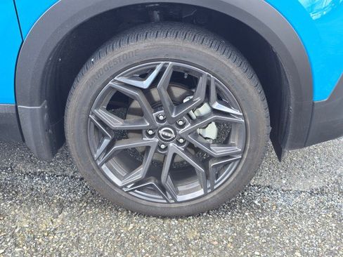 Used 2025 Nissan Kicks SR w/ SR Premium Package image 9