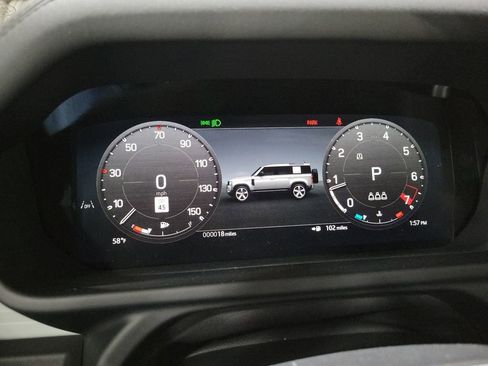 Used 2024 Land Rover Defender 110 SE image 17