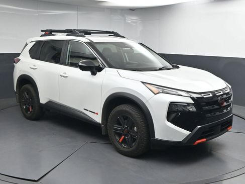 Certified 2025 Nissan Rogue SV AWD/4WD image 1