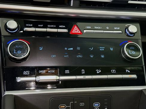Certified 2025 Hyundai Santa Fe SEL AWD/4WD image 6
