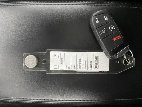 Used 2020 Jeep Grand Cherokee Altitude AWD/4WD image 31