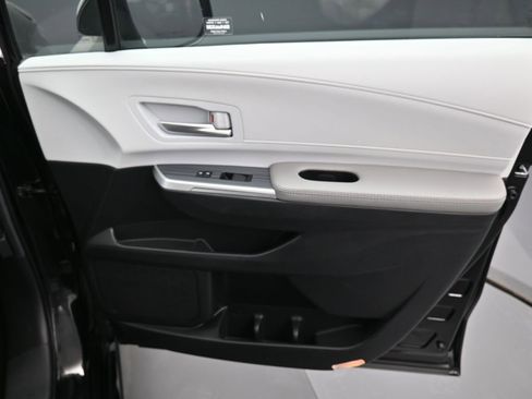 Used 2025 Toyota Sienna XLE w/ XLE Plus Package image 36