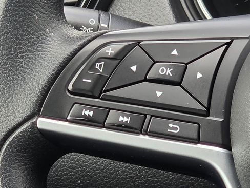 Used 2022 Nissan Rogue Sport S image 17