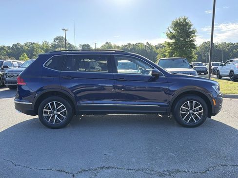 Used 2021 Volkswagen Tiguan SE w/ Panoramic Sunroof Package FWD image 6