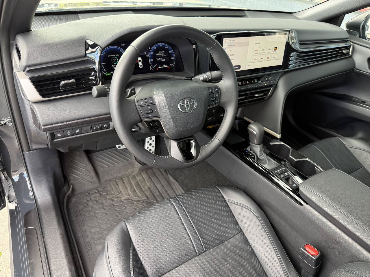 Used 2025 Toyota Camry XSE FWD image 13