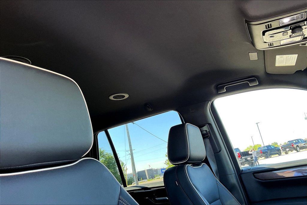 Used 2026 GMC Yukon Elevation AWD/4WD image 18