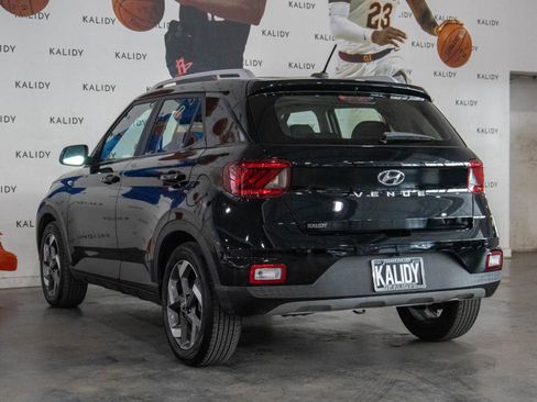 Used 2025 Hyundai Venue SEL image 22