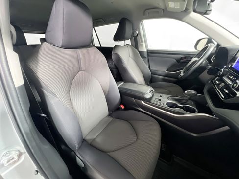 Used 2023 Toyota Highlander LE image 31