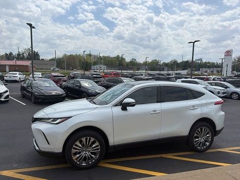 Certified 2024 Toyota Venza Limited image 2