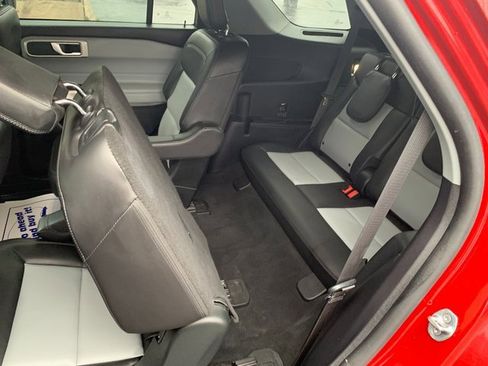 Used 2022 Ford Explorer XLT w/ Equipment Group 202A image 14